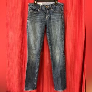 GAP Women's Real Straight Jeans in Faded Wash Size 28/6 regular inseam